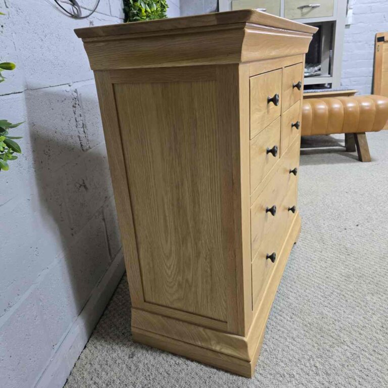 Elevate Your Space with This Pre-Owned Barker and Stonehouse Solid Oak Chest - Save Hundreds Elevate Your Space with This Pre-Owned Barker and Stonehouse Solid Oak Chest - Save Hundreds