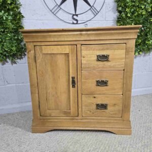 Elegant Pre-Loved Oak Furniture Land French Farmhouse Solid Oak Cupboard - Save 65% Elegant Pre-Loved Oak Furniture Land French Farmhouse Solid Oak Cupboard - Save 65%
