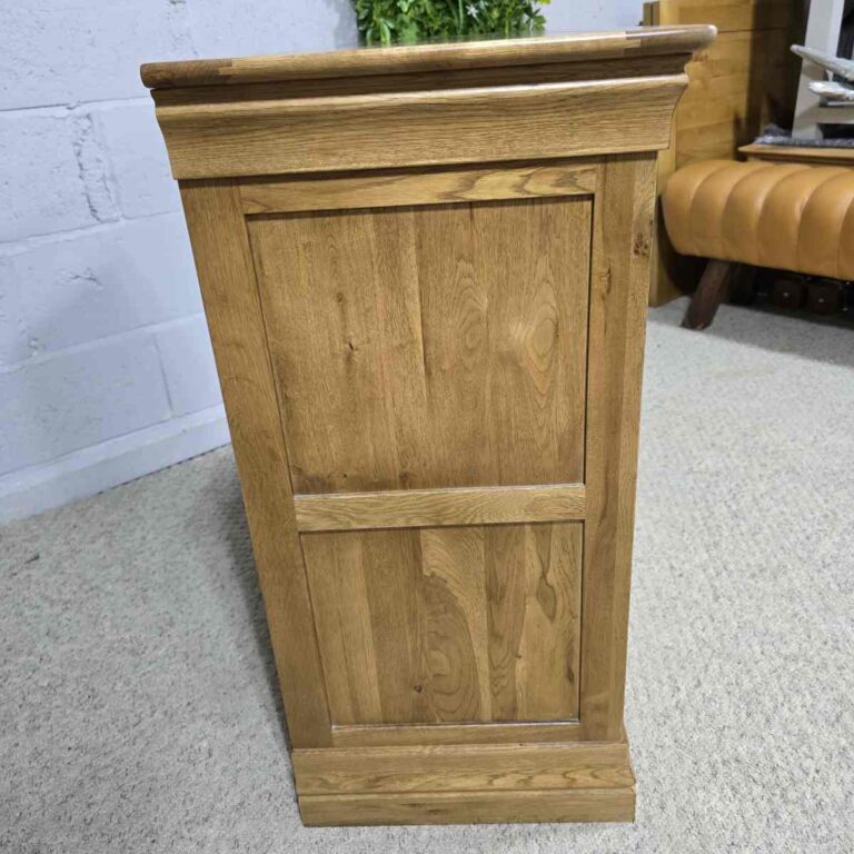 Elegant Pre-Loved Oak Furniture Land French Farmhouse Solid Oak Cupboard - Save 65% Elegant Pre-Loved Oak Furniture Land French Farmhouse Solid Oak Cupboard - Save 65%