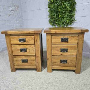 Elegant and Durable: Pre-Owned Barker and Stonehouse Solid Oak Bedside Drawers Elegant and Durable: Pre-Owned Barker and Stonehouse Solid Oak Bedside Drawers
