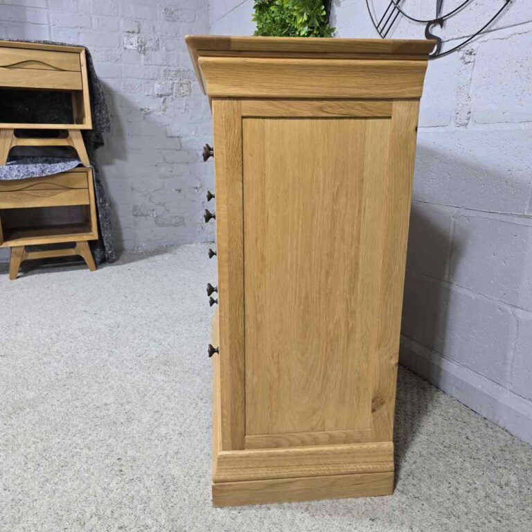 Elevate Your Space with This Pre-Owned Barker and Stonehouse Solid Oak Chest - Save Hundreds Elevate Your Space with This Pre-Owned Barker and Stonehouse Solid Oak Chest - Save Hundreds